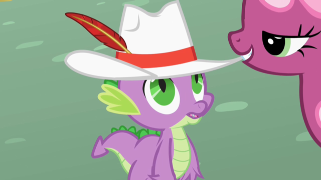 img-1933863-5-640px-Cheerilee_gives_Spike_a_hat_S2E10.png